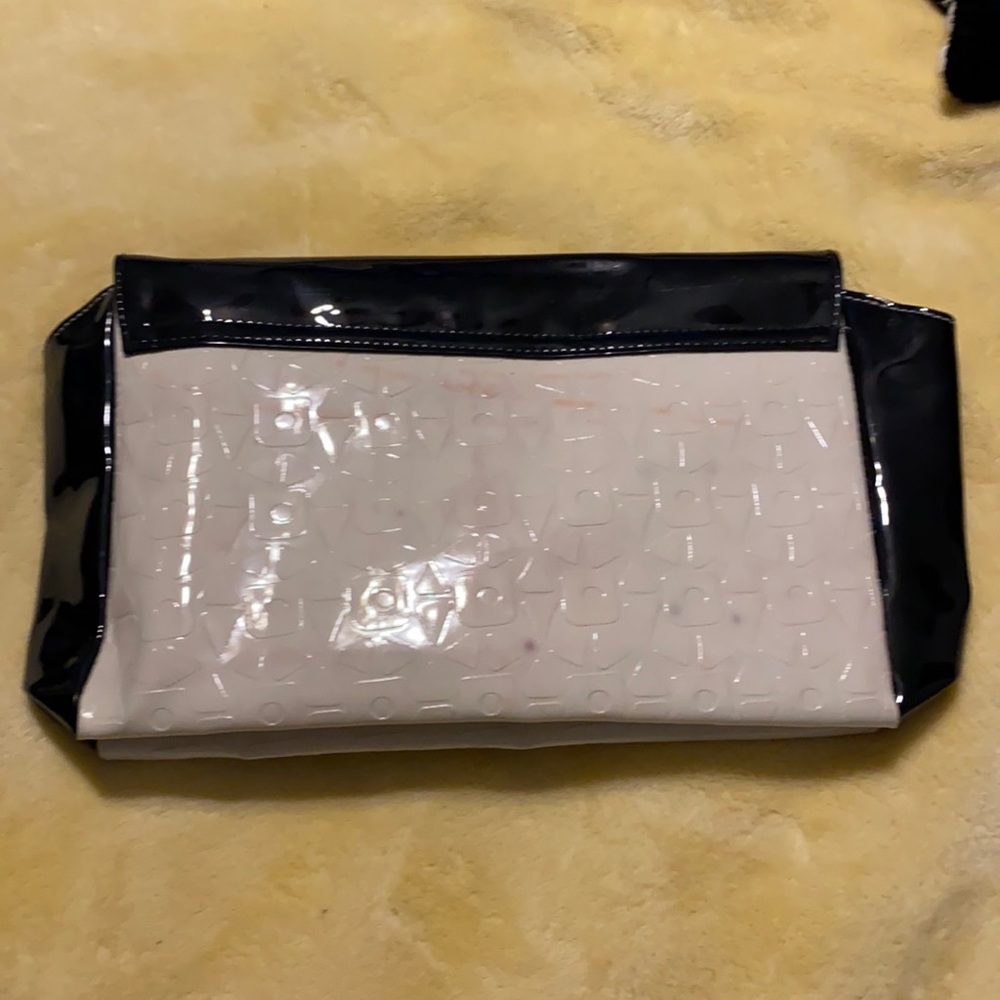 Clutch - Picture 2 of 5